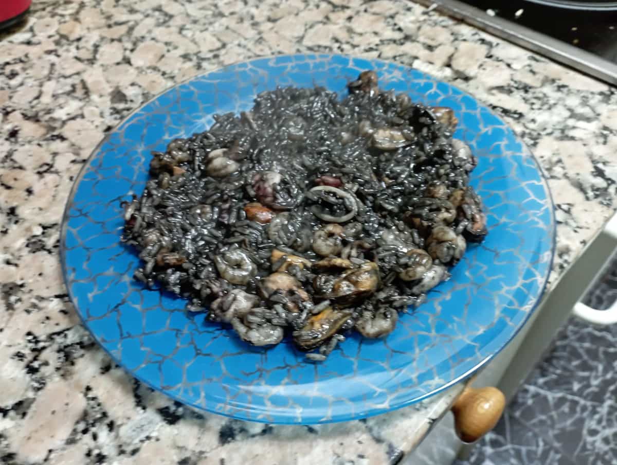 00-Arroz-Negro-con-Chipirones-Mejillones-y-Gambas